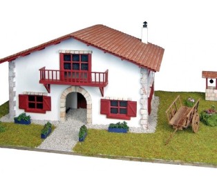 Сборная деревянная модель деревенского дома Artesania Latina Chalet kit de Caserío con carro, 1/72